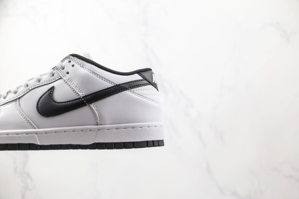 Tênis Cano Baixo Couro Branco com Detalhe Preto