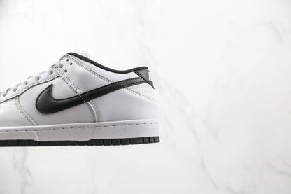 Tênis Cano Baixo Couro Branco com Detalhe Preto