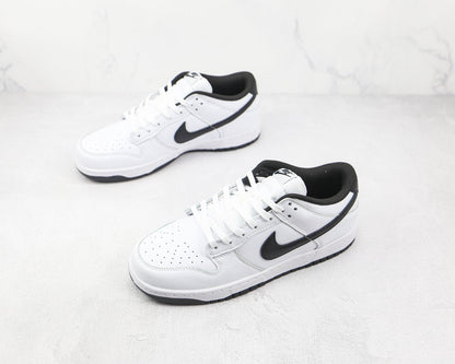 Tênis Cano Baixo Couro Branco com Detalhe Preto
