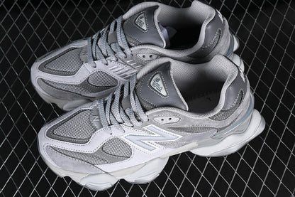 Tênis Runner Cinza Chumbo Detalhes Contrastantes