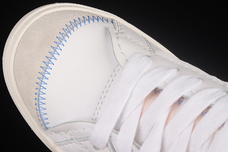 Tênis Cano Médio Couro Branco Detalhe Azul