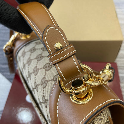 Bolsa Satchel Couro Bege Letras Entrelaçadas Média