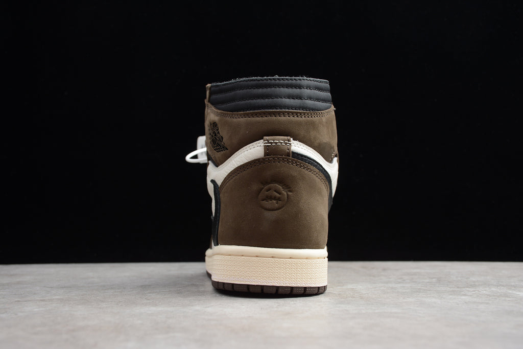 Tênis Cano Alto Basquete Couro Marrom Café Detalhes Contrastantes