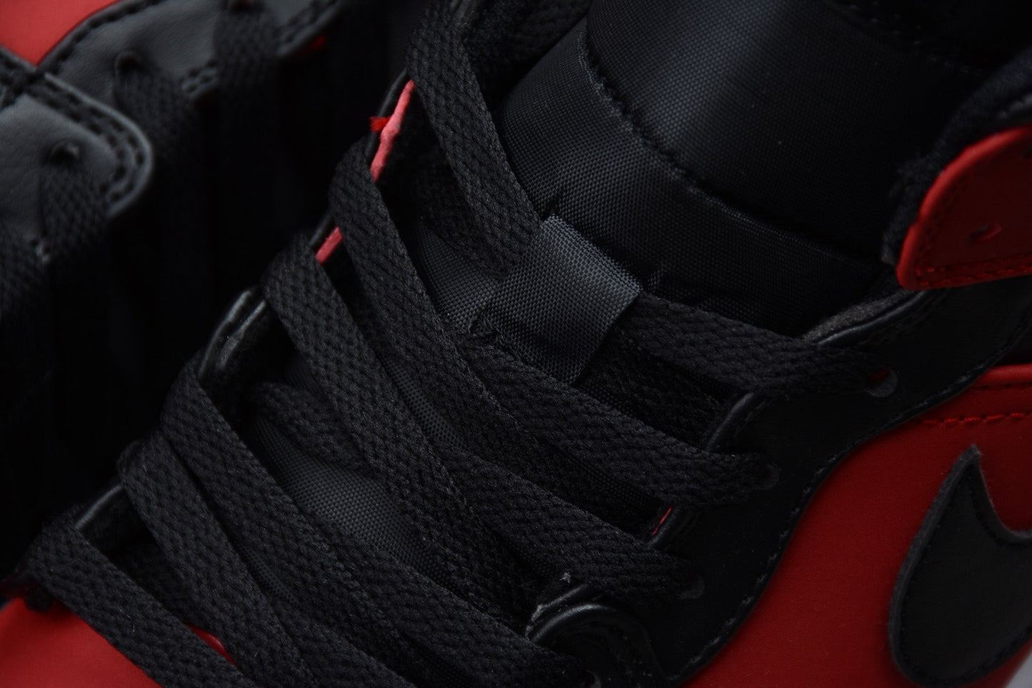 Tênis Cano Alto Basquete Couro Preto Vermelho