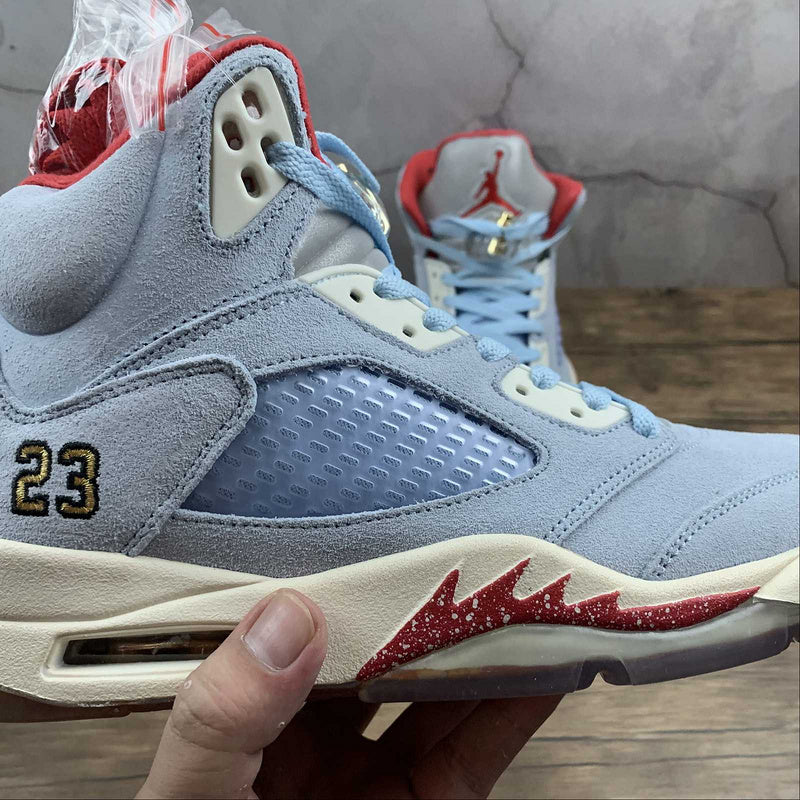 Tênis Cano Alto Basquete Azul Gelo Detalhes Metalizados