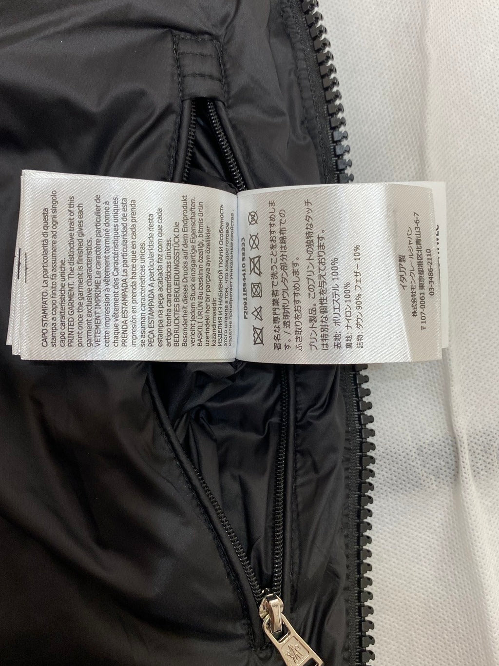 Colete Acolchoado Branco com Detalhes Pretos