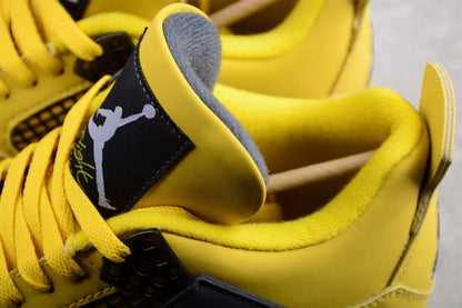 Tênis Cano Alto Basquete Preto Detalhes Amarelo Raio