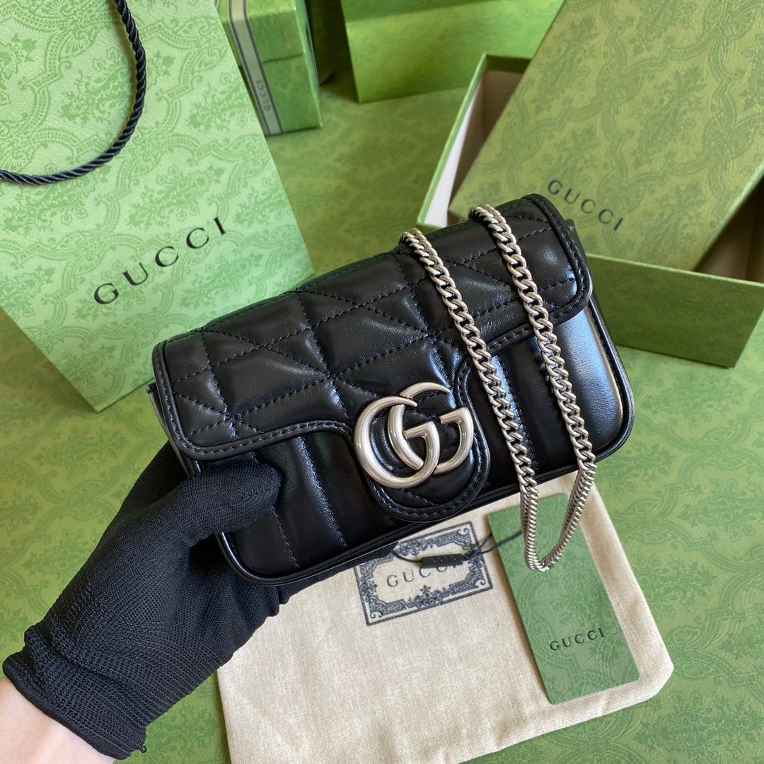 Bolsa Shoulder Couro Acolchoado Preto Alça de Corrente
