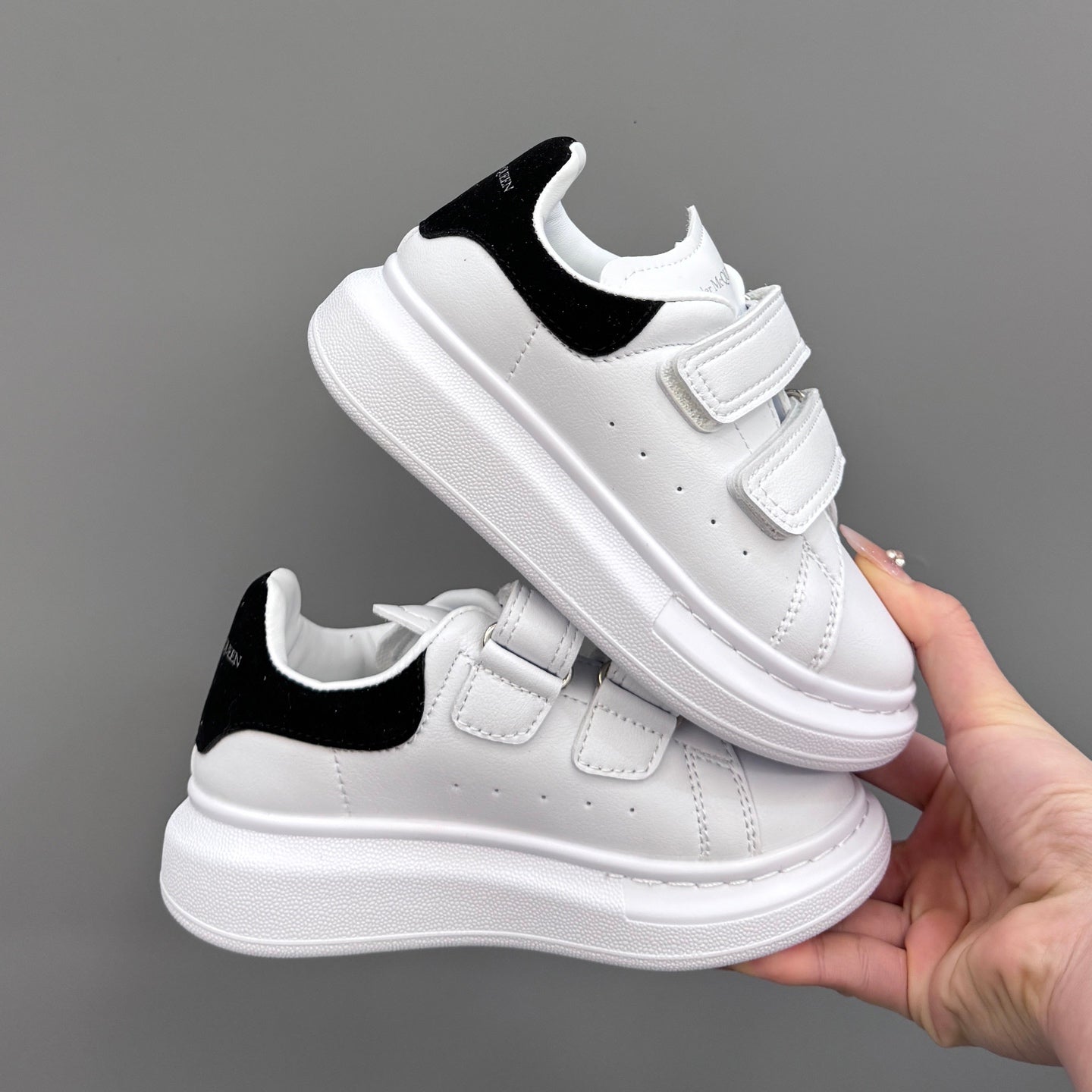 Tênis Infantil Couro Branco com Detalhe Preto