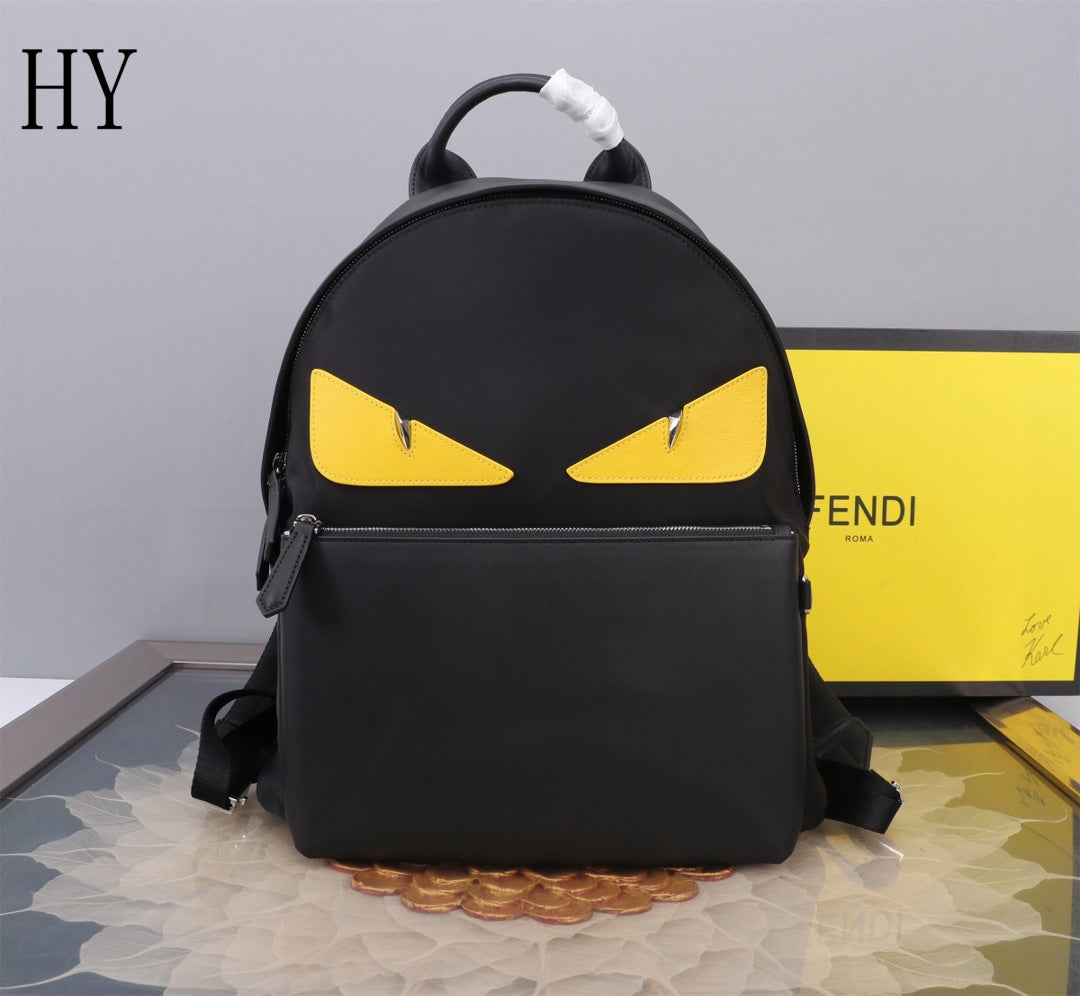 Mochila Nylon Preta Com Aplicações de Rosto