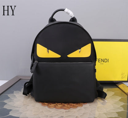 Mochila Nylon Preta Com Aplicações de Rosto