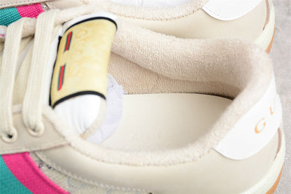 Tênis Couro Creme Detalhes Laterais Minimalista