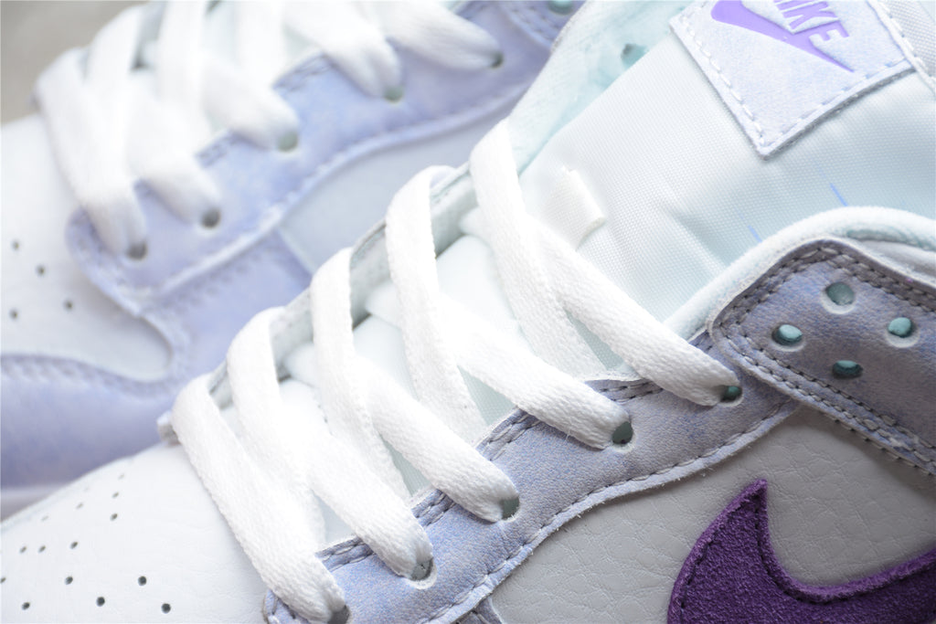 Tênis Cano Baixo Couro Roxo com Detalhes Contrastantes