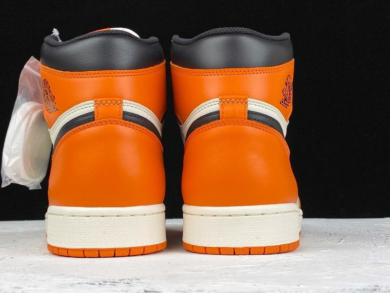 Tênis Cano Alto Basquete Couro Branco Laranja Preto