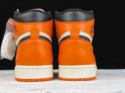 Tênis Cano Alto Basquete Couro Branco Laranja Preto