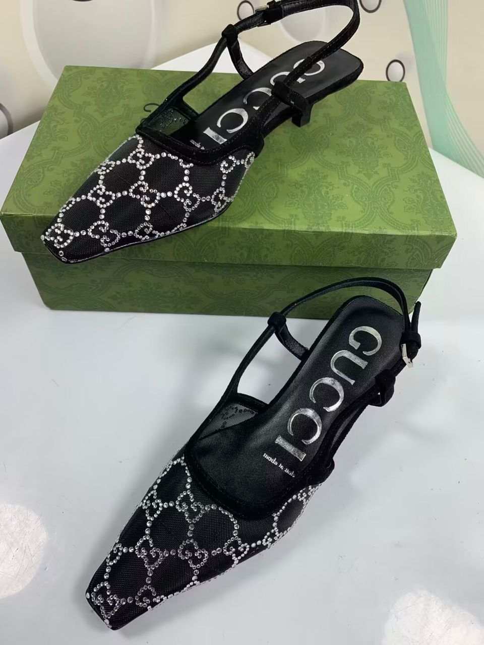 Sapatilha Slingback Couro Letras Entrelaçadas