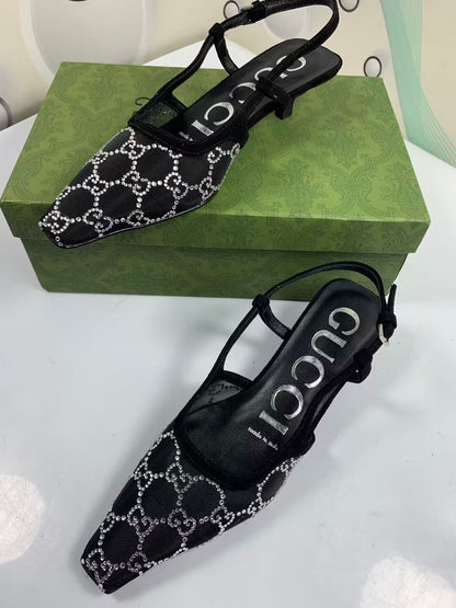 Sapatilha Slingback Couro Letras Entrelaçadas
