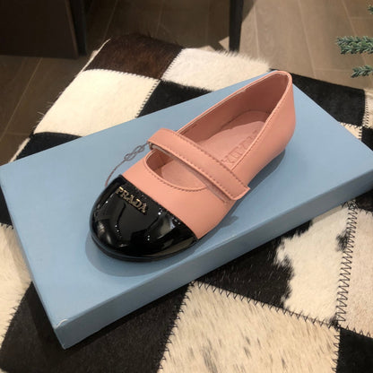 Sapatilha Infantil Lona Rosa com Placa Triangular Frontal