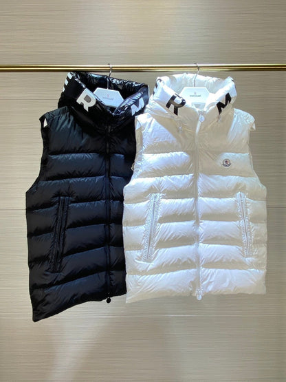 Colete Acolchoado Branco com Detalhes Pretos