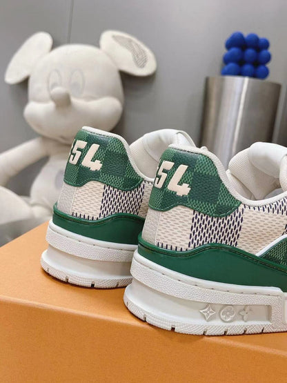 Tênis Couro Branco Detalhes Coloridos Verde Cinza Marrom