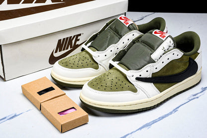 Tênis Cano Baixo Couro Tons de Olive com Detalhes Contrastantes
