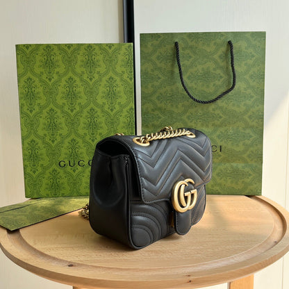 Bolsa Pequena Couro Preto Letras Entrelaçadas Mini