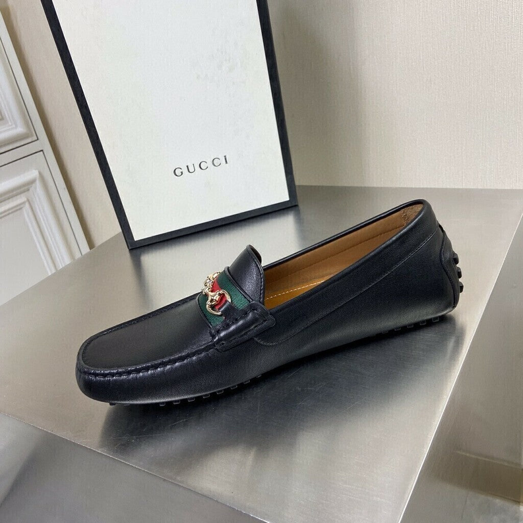 Mocassim Couro Letras Entrelaçadas