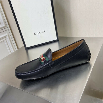 Mocassim Couro Letras Entrelaçadas