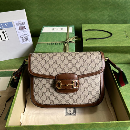 Bolsa Couro Marrom Fecho Metálico Ferradura