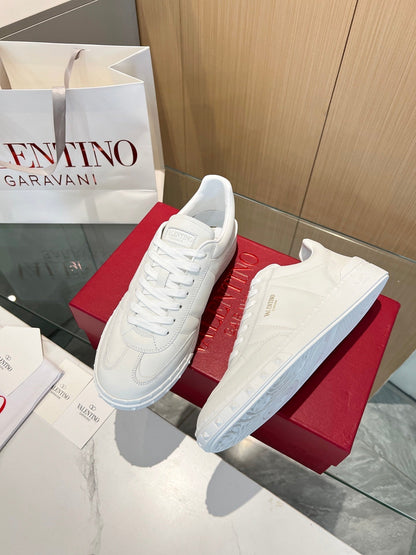 Tênis Couro Cano Alto Branco com Detalhes Coloridos