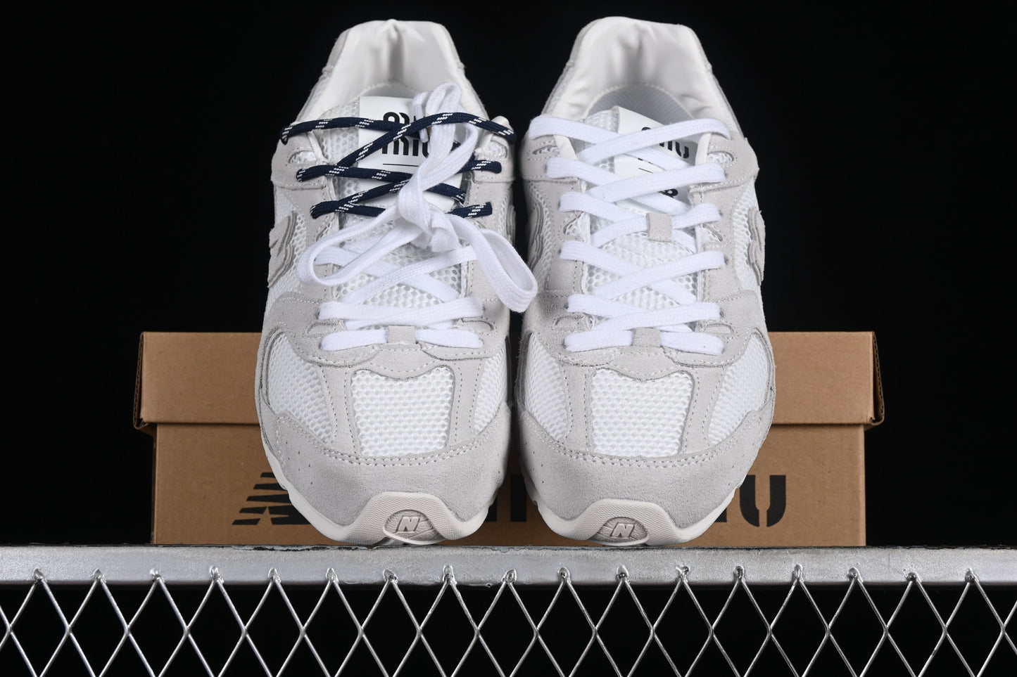 Tênis Runner Malha Branca Detalhe Lateral