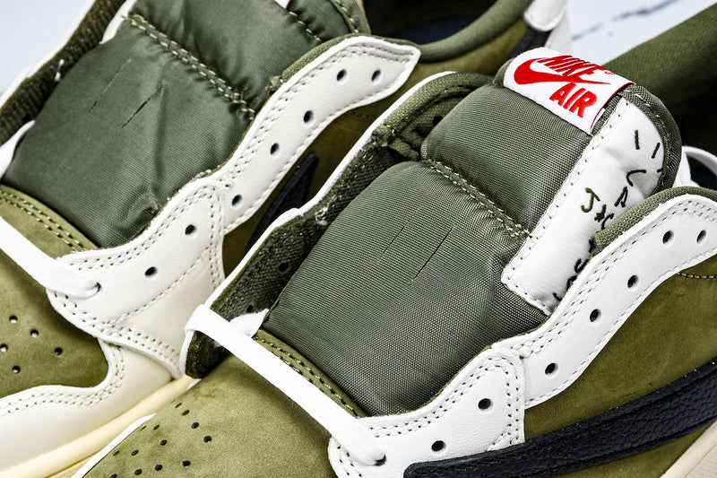 Tênis Cano Baixo Couro Tons de Olive com Detalhes Contrastantes