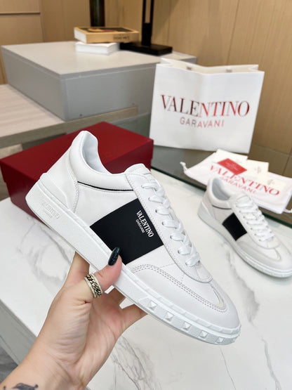 Tênis Couro Cano Alto Branco com Detalhe Lateral