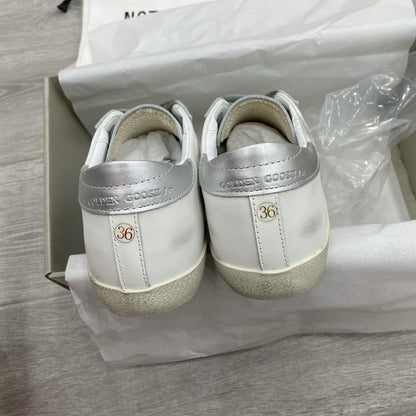 Tênis Couro Branco Solado Desgastado Estilo Vintage
