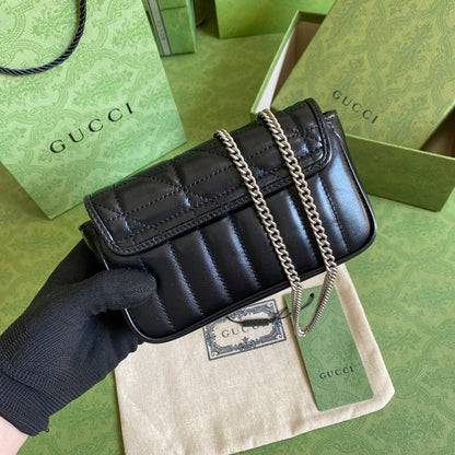 Bolsa Shoulder Couro Acolchoado Preto Alça de Corrente