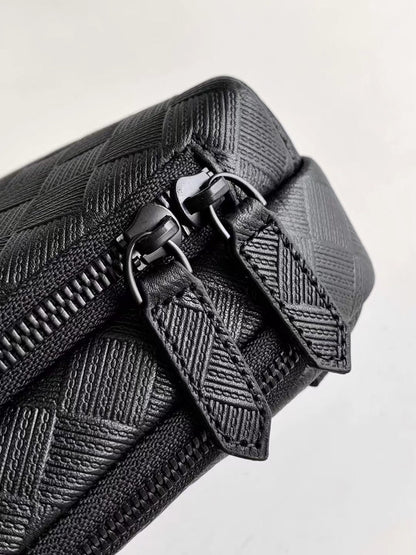 Mochila Nylon Preta com Detalhe Frontal Minimalista