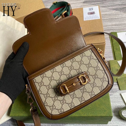 Bolsa Satchel Couro Marrom Fecho Metálico Ferradura