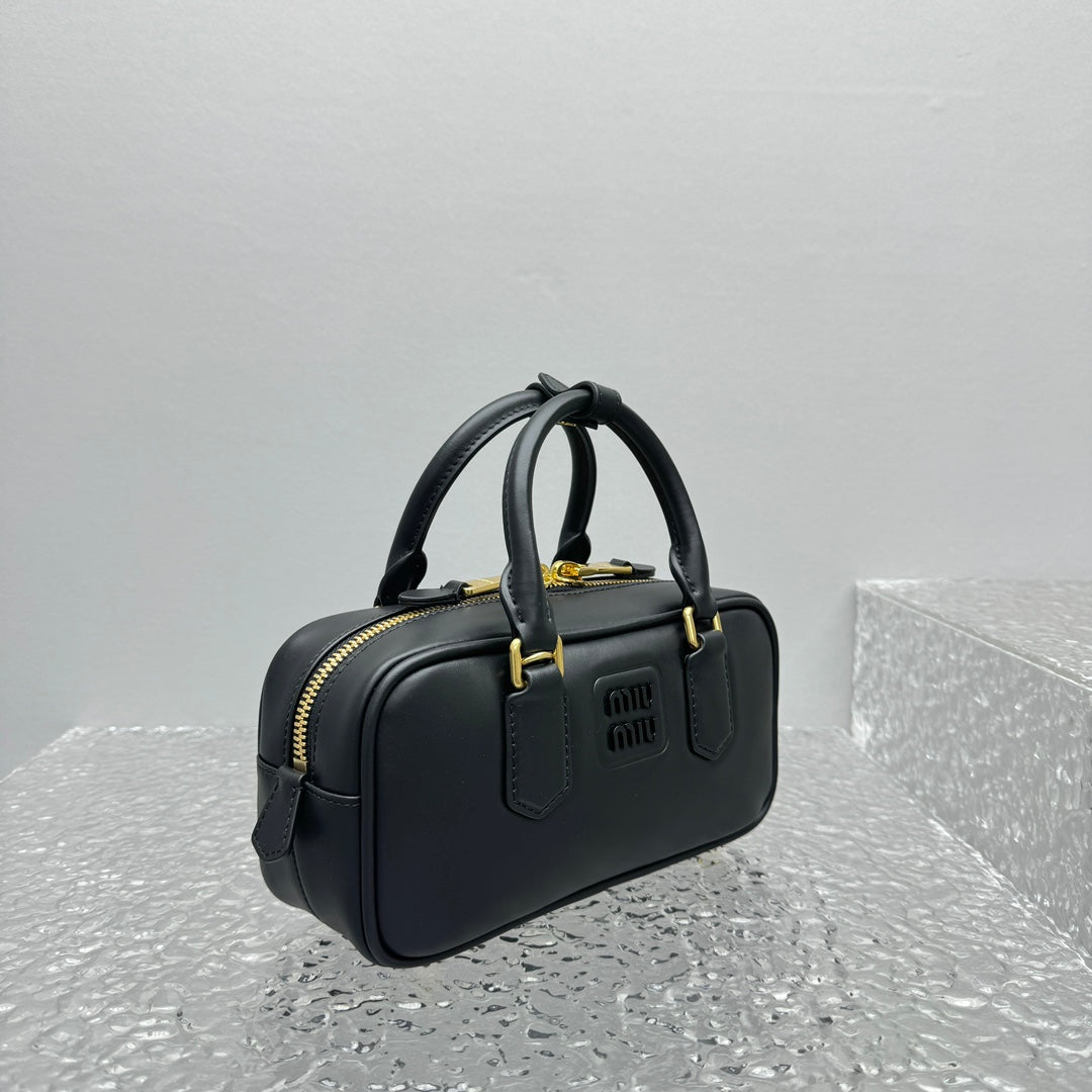Bolsa Couro Estruturada Bege Placa Triangular