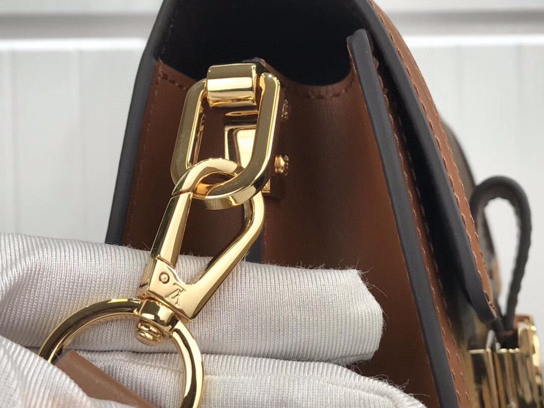 Bolsa Tiracolo Mini Couro Canvas Padrão Monograma Geométrico Marrom