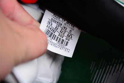 Tênis Cano Médio Couro Branco com Listra Verde