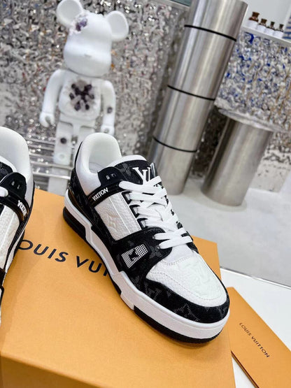 Tênis Casual Couro Branco com Detalhe Preto