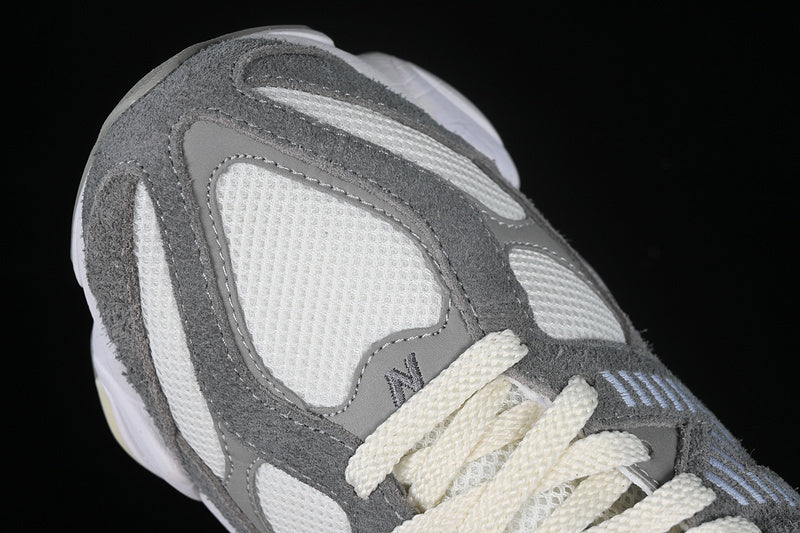 Tênis Runner Cinza e Branco Solado Espesso