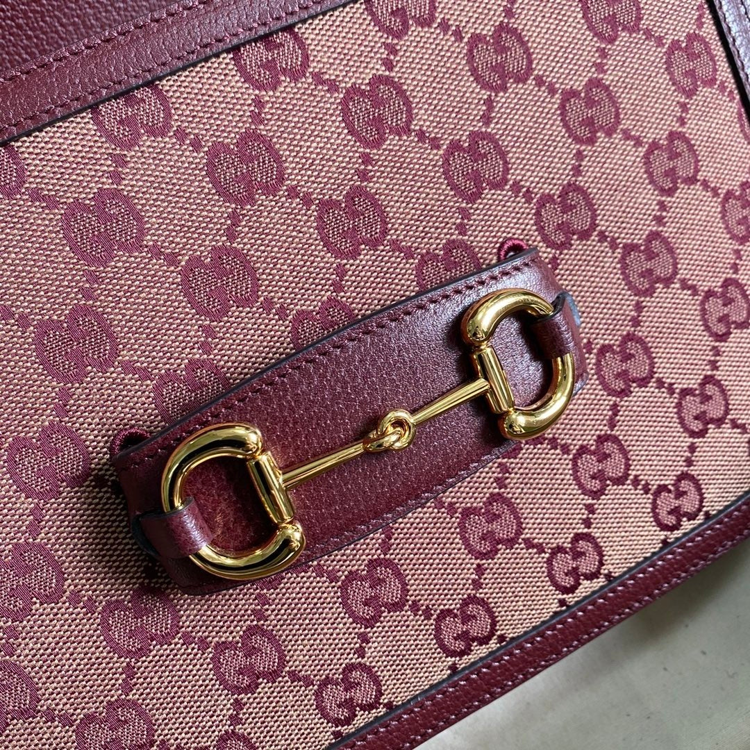 Bolsa Satchel Couro Letras Entrelaçadas Marrom com Fivela Metálica