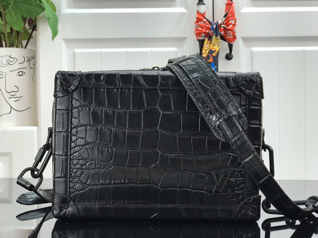 Bolsa Mini Couro Texturizado Preto Placa Frontal