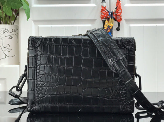 Bolsa Mini Couro Texturizado Preto Placa Frontal