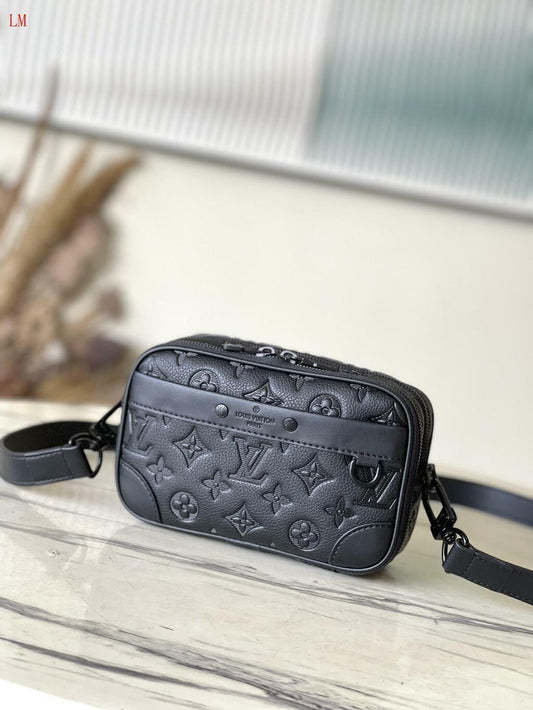 Bolsa Couro Padrão Monograma Geométrico