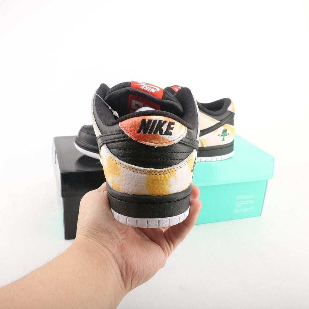 Tênis Cano Baixo Tie-Dye Preto Detalhes Coloridos
