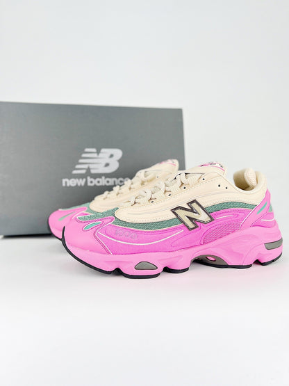 Tênis Runner Camurça Bege Detalhes Rosa e Verde