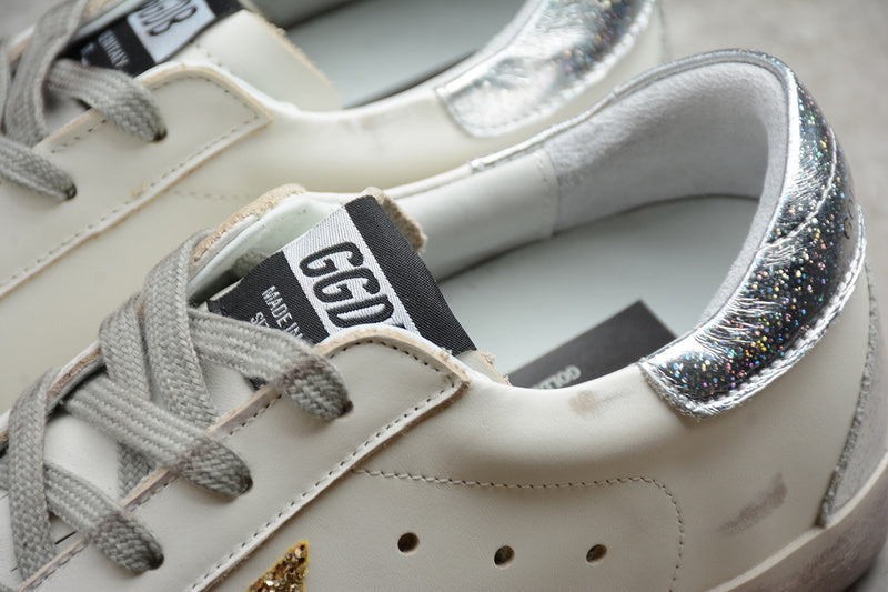Tênis Couro Branco Estrela Lateral Dourada