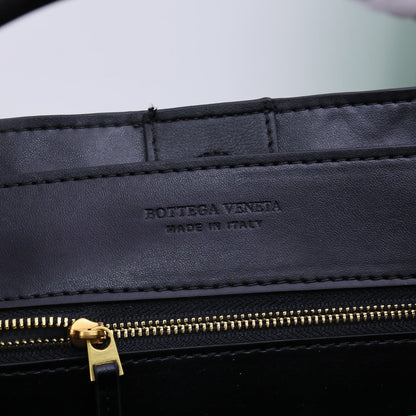 Bolsa Satchel Couro Entrelançado Preto Médio
